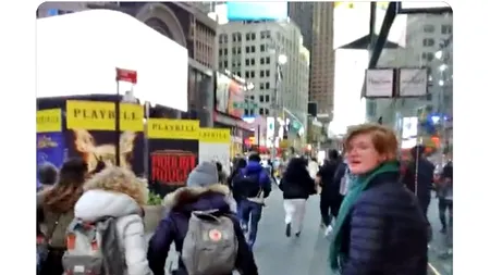 VIDEO | Panică pe Times Square. O explozie într-un cămin de vizitare a fost urmată de mai multe incendii