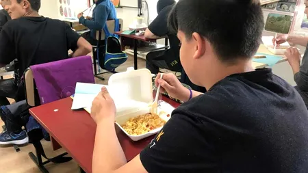 PNL: Cel puțin un milion de elevi vor beneficia de o masă gratuită la școală. Când va intra în vigoare programul