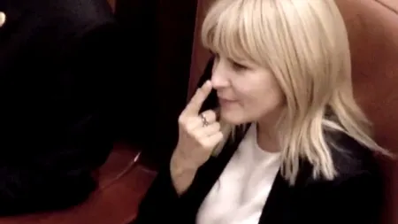 Udrea EXPLICĂ GESTUL controversat din plenul Parlamentului: cui i l-a adresat