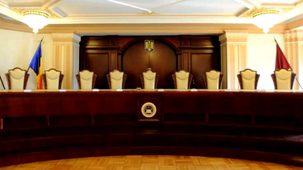 Explicațiile CCR în cazul deciziilor referitoare la Legile Justiţiei / Sesizarea în legătură cu Legea privind CSM şi cea referitoare la organizarea judiciară, inadmisibile, pentru că nu au adunat numărul necesar de semnatari