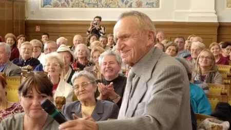 Un student de 93 de ani s-a înscris la Universitatea Vârstei a Treia din Cluj. Ce cursuri urmează seniorii | GALERIE FOTO