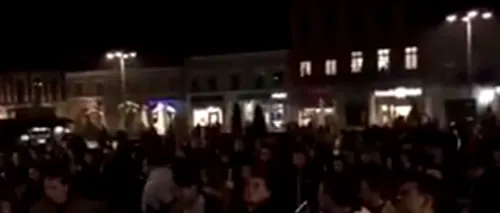MANIFESTUL COLECTIV. Lumânări pentru victime și scandări împotriva Guvernului, la Brașov. „Piedone, nu uita, te așteaptă DNA!