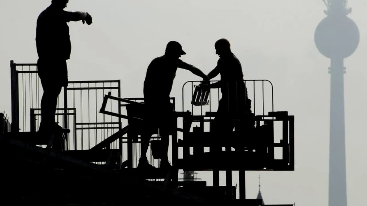 Peste 81.000 de copii au cel puțin un părinte plecat să muncească în străinătate