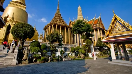 Profesori români pentru Thailanda. Cât îi costă pe tineri o experiență exotică de tip 