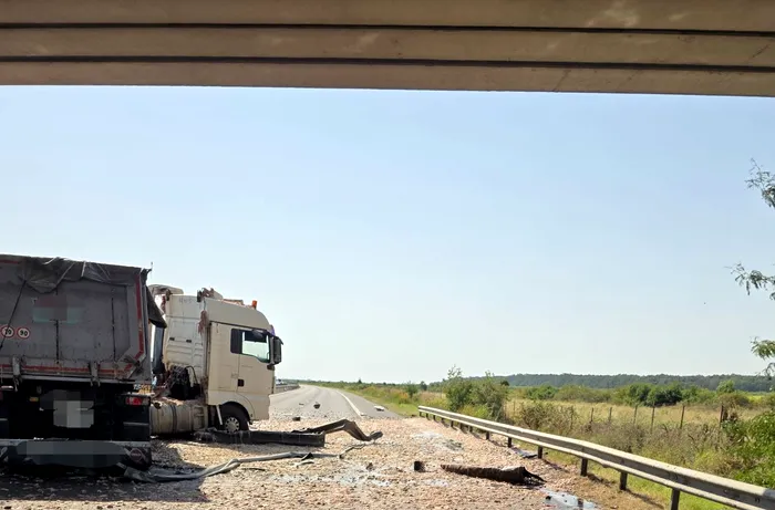 Trafic deviat pe A1 București-Pitești, după ce un camion a lovit un picior de pod. Coloana de mașini se întinde pe 14 kilometri
