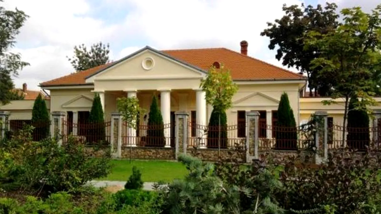 GALERIE FOTO: Conace boierești scoase la vânzare la prețuri de apartamente de lux în Capitală