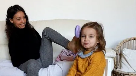 Sarah, femeia fără MÂINI, își crește singură fiica de patru ani