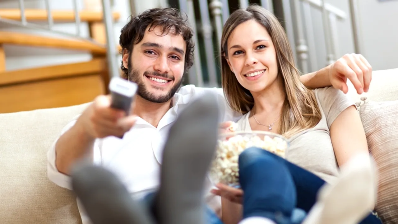STUDIU. 28% dintre români sunt mai convinși de o reclamă dacă o urmăresc pe un post TV 