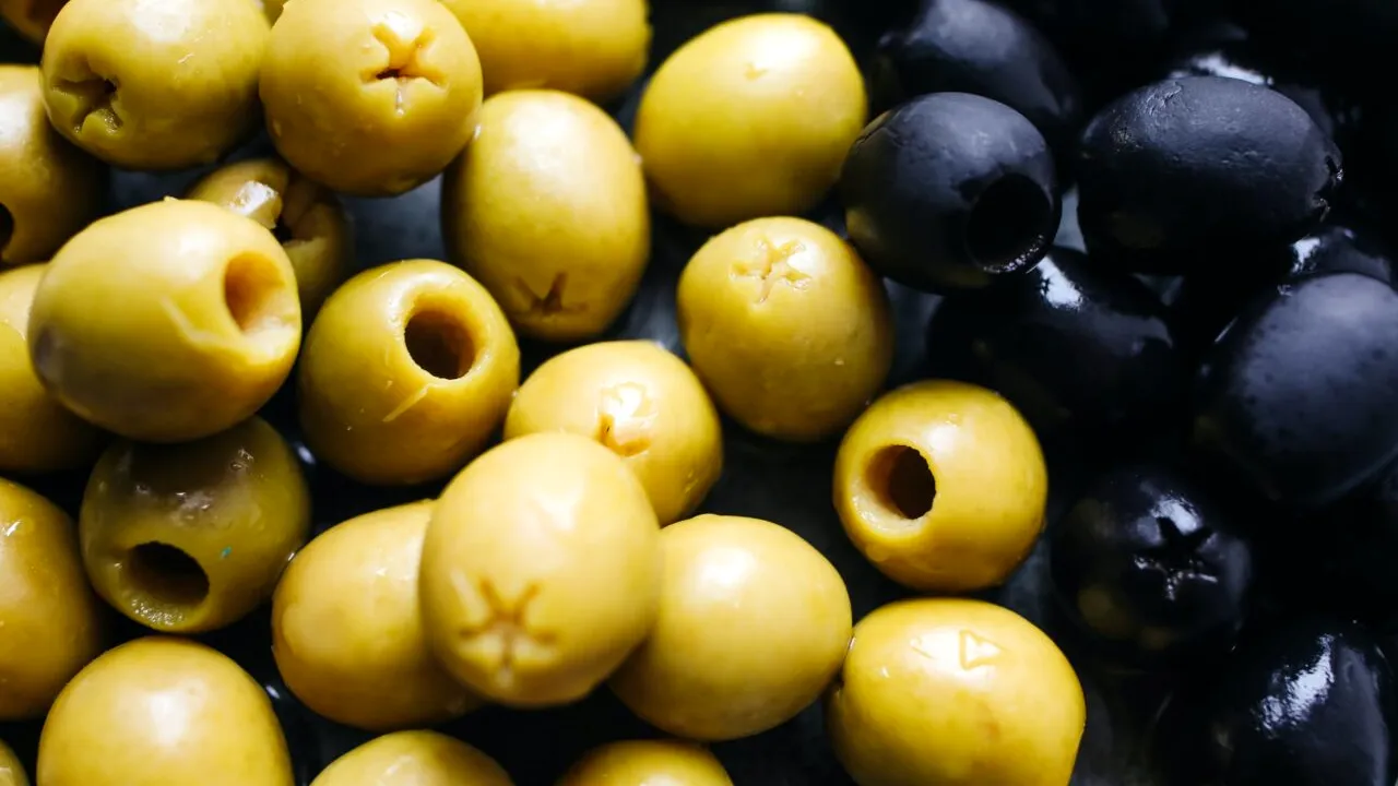 Ce mănânci, de fapt, când cumperi MĂSLINE de la supermarket