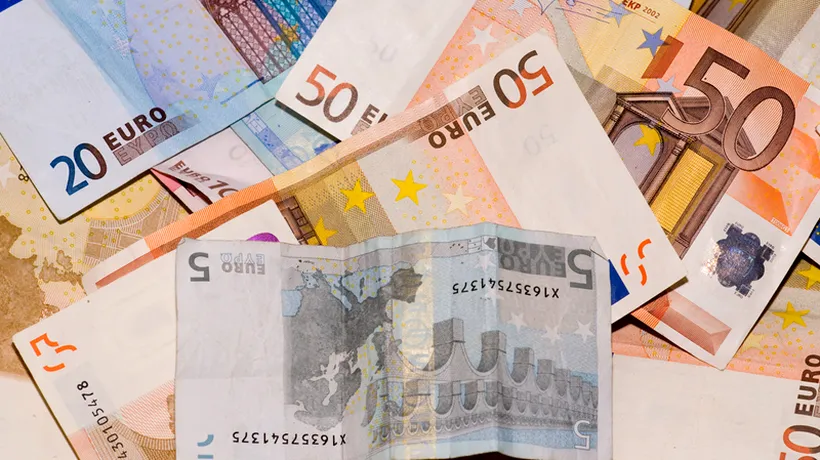 Euro a deschis în creștere ușoară, aproape de 4,44 lei