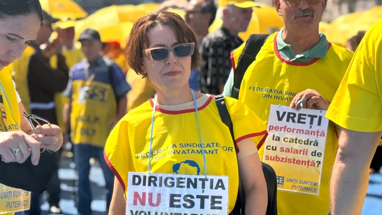Profesorii ies din nou în stradă, joi, pe caniculă. Pentru ce au strâns sute de mii de semnături pe care le vor duce la Parlament