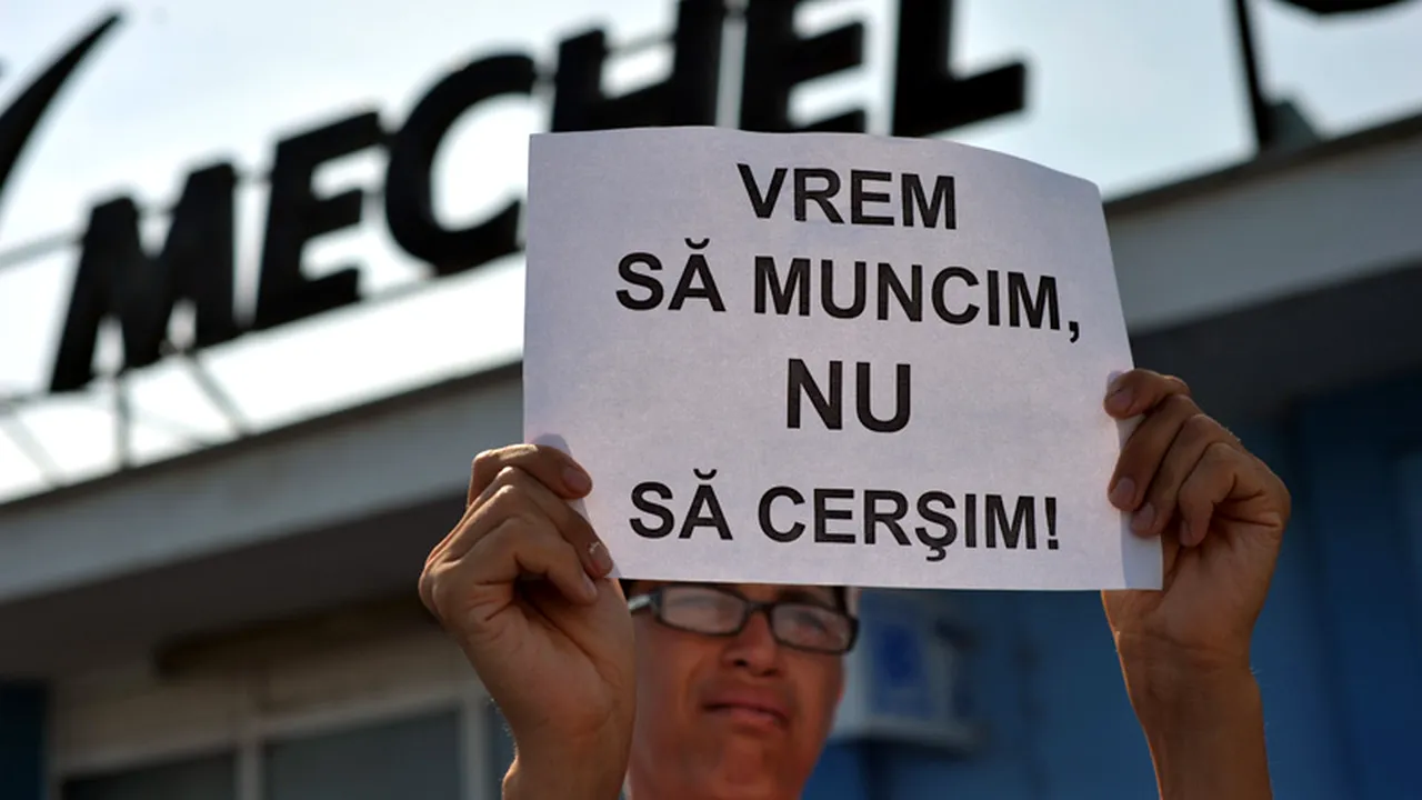 Proteste violente la Mechel Câmpia Turzii. Oamenii au spart un geam al clădirii de birouri