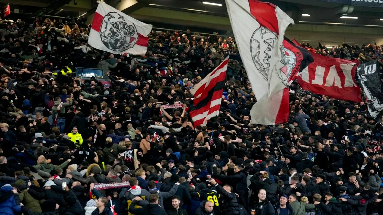 Incident VIOLENT la un meci de fotbal la Amsterdam. Mai mulți suporteri israelieni ar fi fost atacați/Israelul a trimis avioane pentru a-i evacua