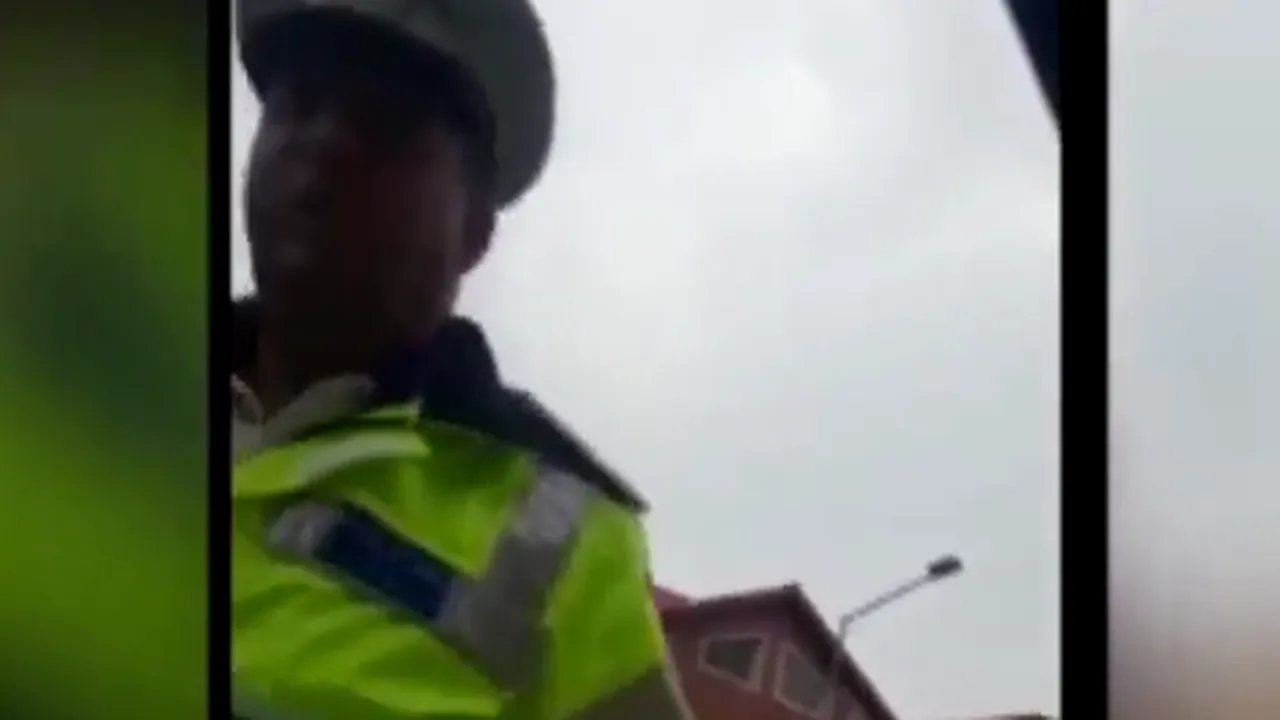 Amendă DIN AMBIȚIE! Un polițist local din Târgu Jiu amenință un șofer