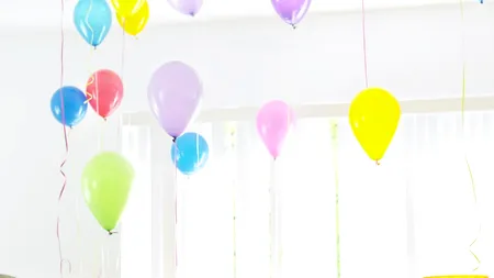 O mamă a INVITAT peste 40 de familii străine la petrecerea de ziua fiului ei, după ce „toți colegii l-au abandonat”