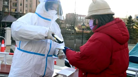 Chinezii stau la coadă, pe un ger năprasnic, să se vaccineze antiCovid! Cifre uluitoare raportate de Beijing