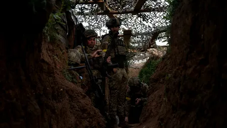 Cum torturează și UMILESC soldații ruși prizonieri ucraineni. Imaginile au fost postate pe internet