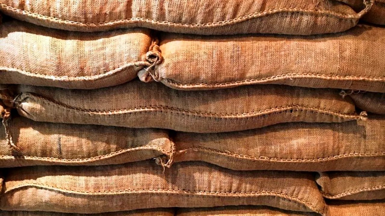 Alba: Peste 50 de tone de îngrășăminte chimice depozitate ilegal, găsite de polițiști