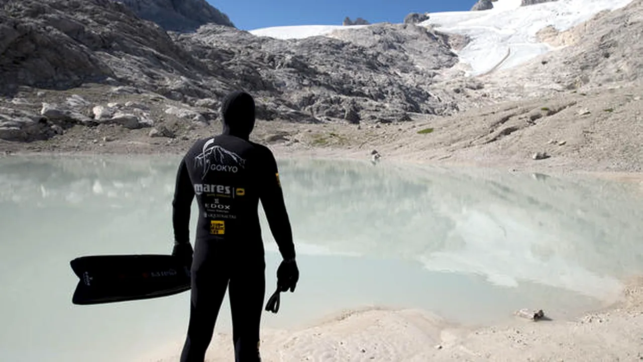 Record mondial: Scufundare într-un lac din Himalaya, la o altitudine de peste 5.000 de metri
