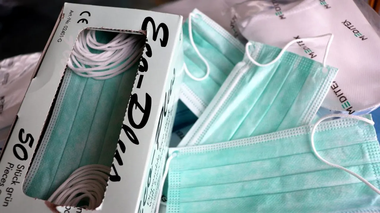 PANDEMIE. Tătaru: 2,3 milioane de persoane defavorizate vor primi gratuit câte 50 de măști de protecție. Ce criterii trebuie să îndeplinească persoanele