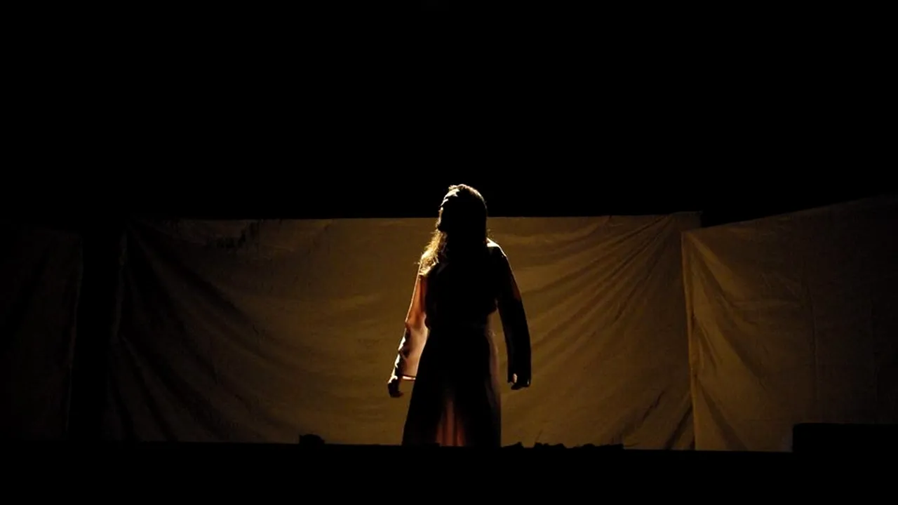 De la un simplu EXPERIMENT social, la O ȘCOALĂ de teatru. POVESTEA unui sociolog care a reușit să ridice CULTURA la rang de artă în Alba-Iulia