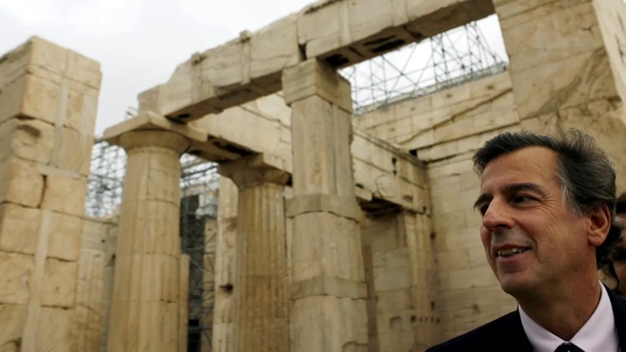 Fostul ministru grec surprins conducând o mașină cu numere false a fost exclus din partidul său