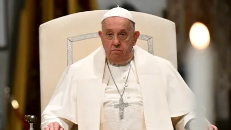 Papa Francisc, în stare critică pentru a doua zi la rând după o criză de insuficiență RENALĂ