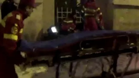 O tânără de 19 ani, în stare gravă după ce a căzut de la etajul 4. Prietenul ei susține că fata întindea rufe și a alunecat