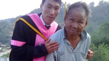 Și-a crescut singur copilul după ce soția sa a murit. Povestea emoționantă din spatele acestei imagini devenite virale pe Internet