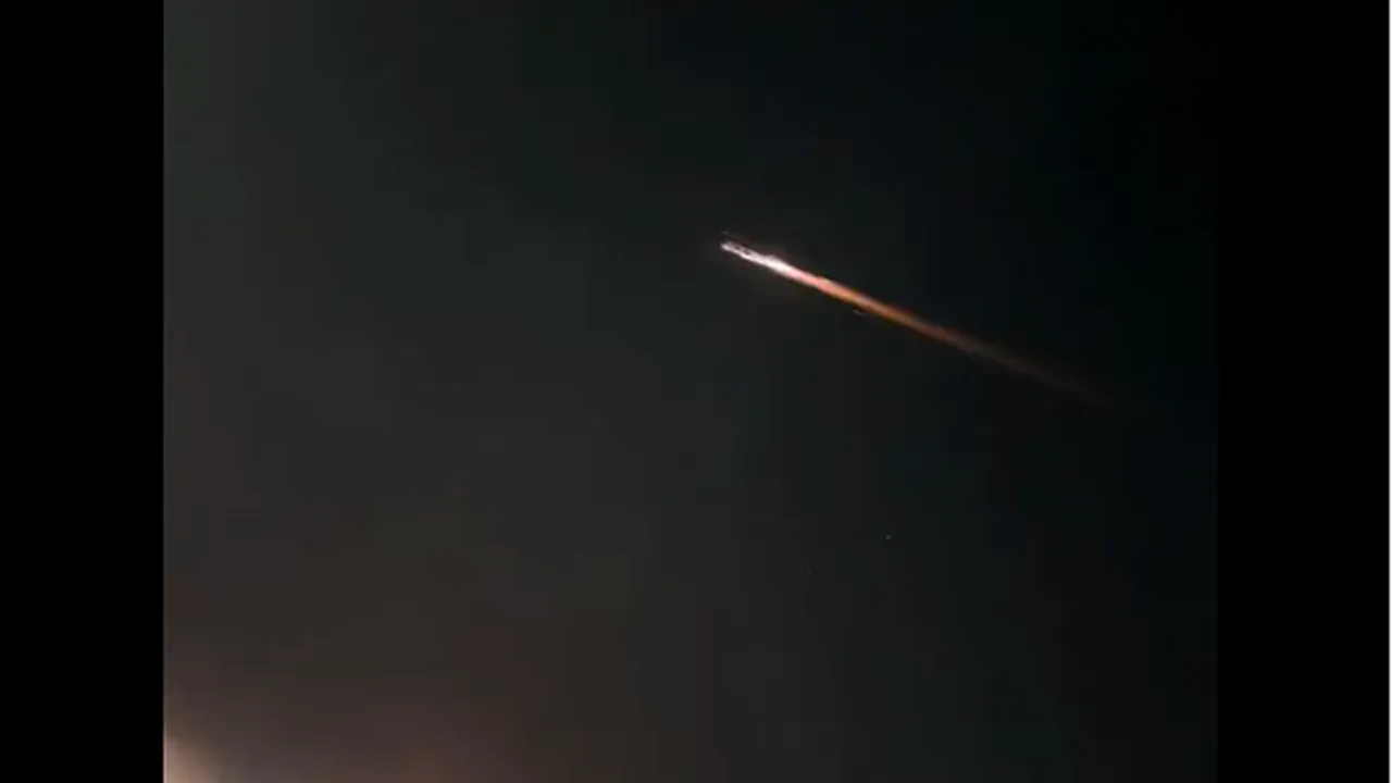 „OZN, meteorit sau extratereștri?”. O minge de foc care a iluminat cerul oraşului Melbourne din Australia a creat isterie în mediul online (VIDEO)