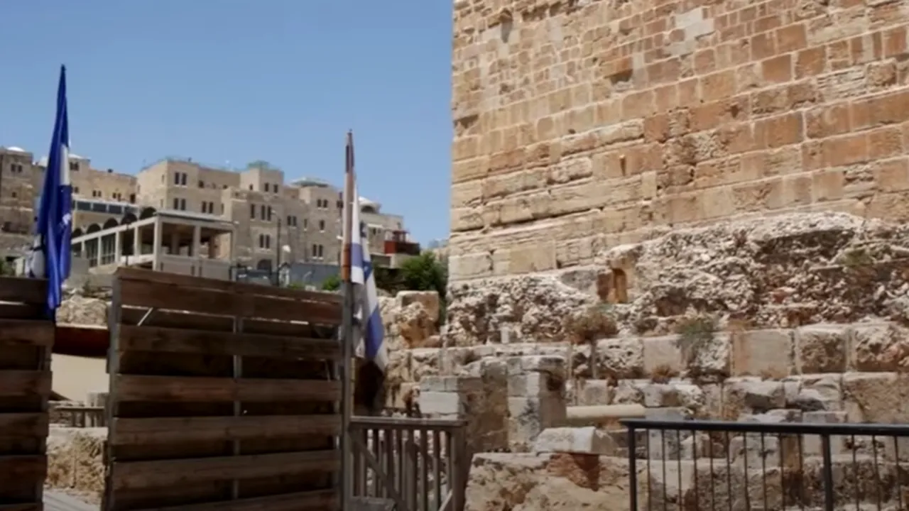 Credeau că e un fragment de ceramică banal, dar arheologii au descoperit un avertisment vechi de 2.700 de ani, îngropat în Ierusalim