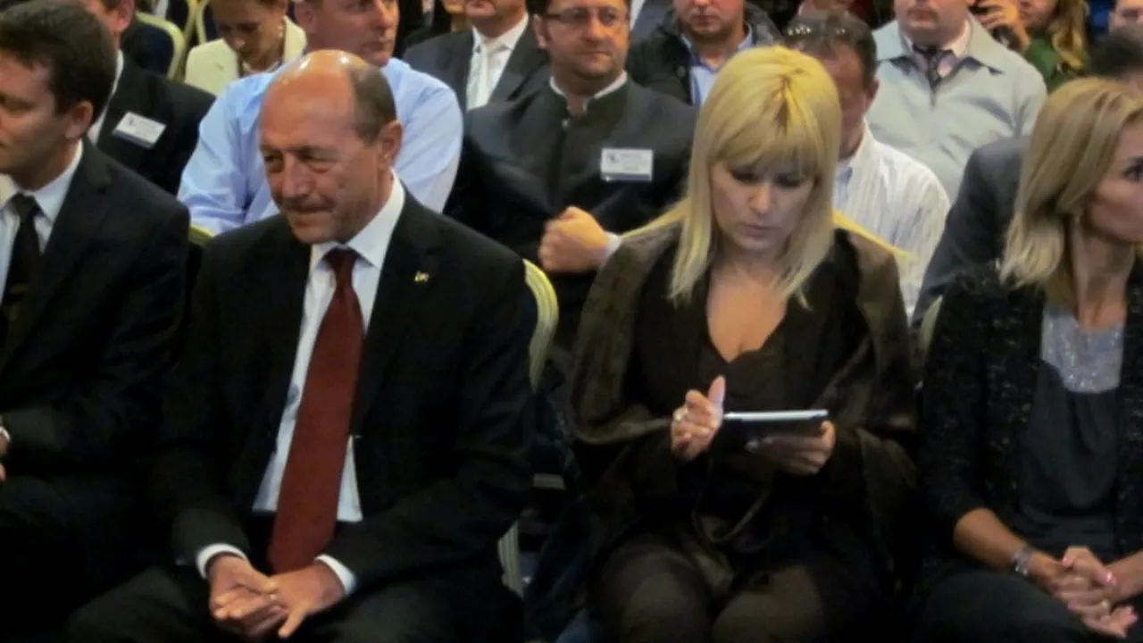 Cum răspunde Elena Udrea la întrebarea „Câte articole are Constituția României?