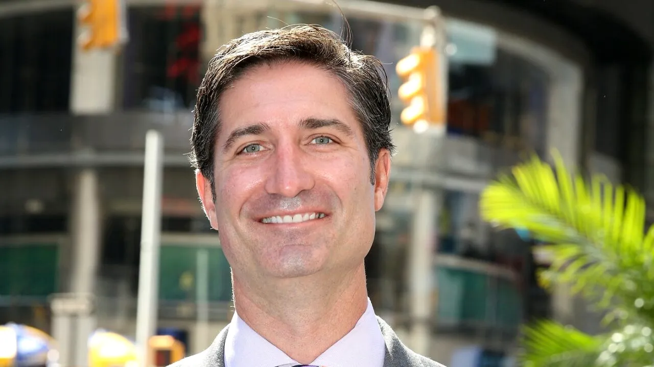 Brian Niccol, noul CEO al Starbucks, a primit 96 de milioane de dolari pentru 4 luni de muncă