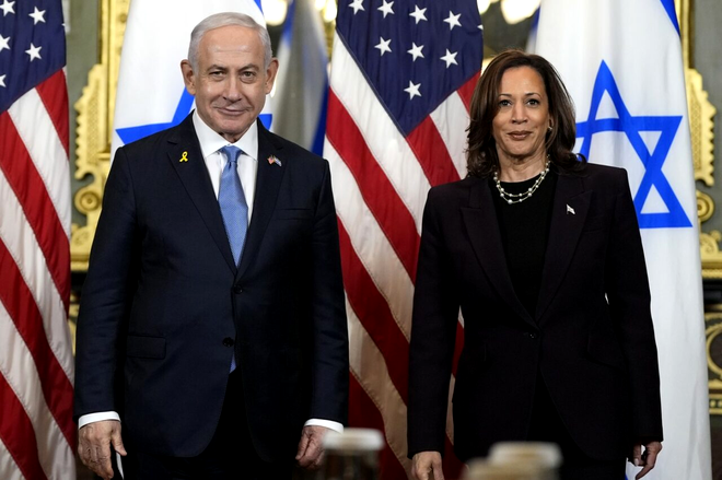 Vicepreședintele Kamala Harris pozează pentru o fotografie cu prim-ministrul israelian Benjamin. PROFIMEDIA