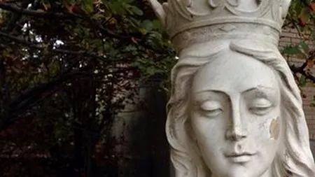 Cum arată restaurarea ''șocantă'' a unei statui cu Fecioara Maria și Iisus
