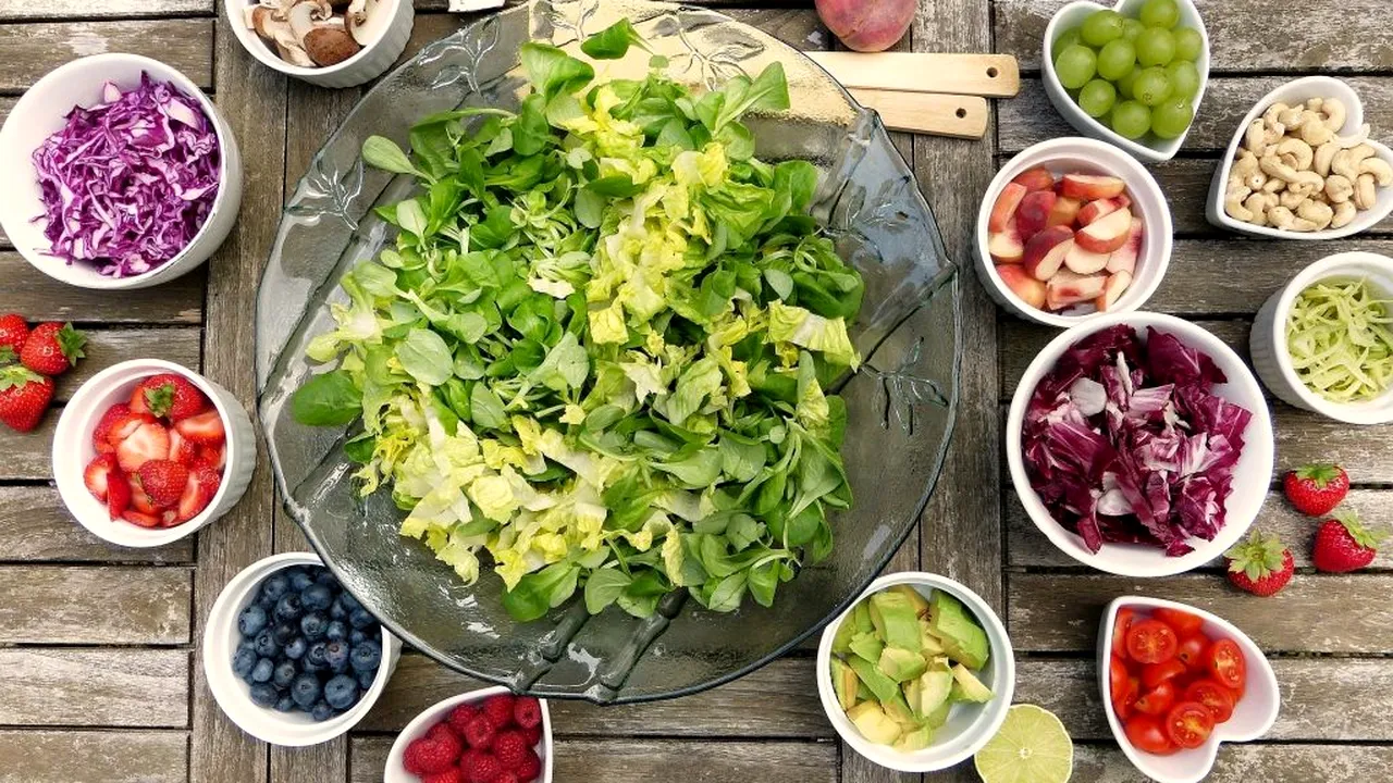 Preferințele alimentare ale românilor în 2018: am dat cerealele, zahărul, grăsimile vegetale/animale și cartofii pe legume și fructe