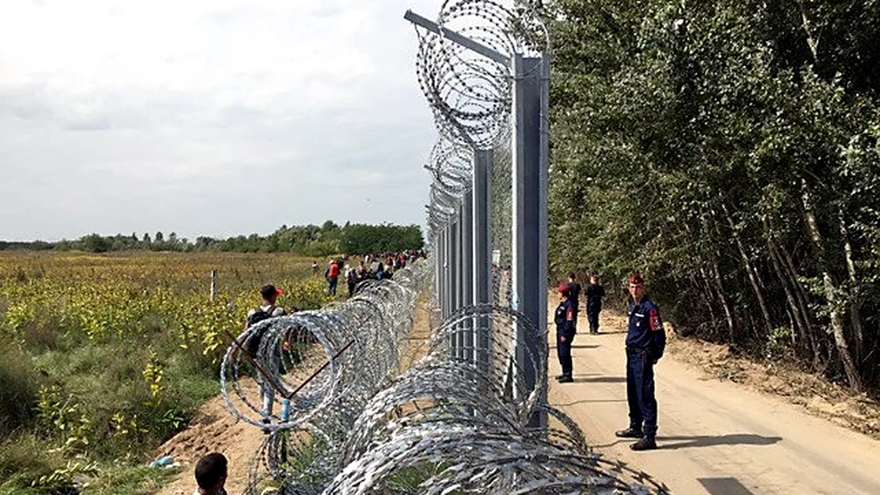 CRIZA REFUGIAȚILOR. Ungaria a închis granița cu Croația și se pregătește să blocheze frontiera cu Serbia