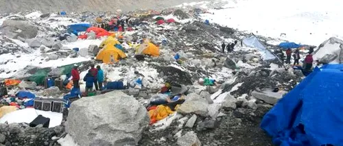 Cadavrele a 100 de alpiniști și săteni surprinși de o avalanșă, descoperite în Nepal