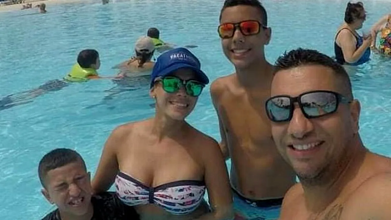 Pare o poză fericită de familie, dar ce s-a întâmplat la scurt timp după asta întrece orice imaginație