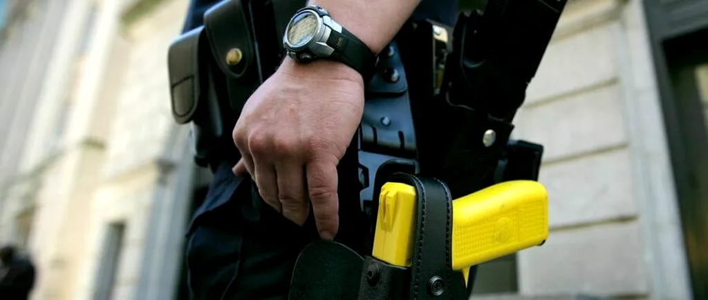 Polițiștii din România ar putea primi în dotare pistoale cu electroșocuri