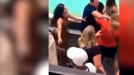 BĂTĂLIA pentru cel mai bun loc de SELFIE. Fontana di Trevi stârnește pasiuni VIOLENTE