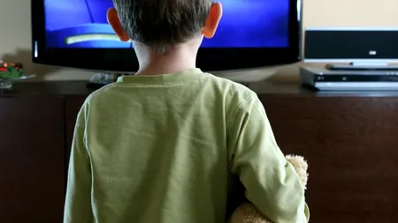 Actorul care asigură vocea personajului Elmo din 