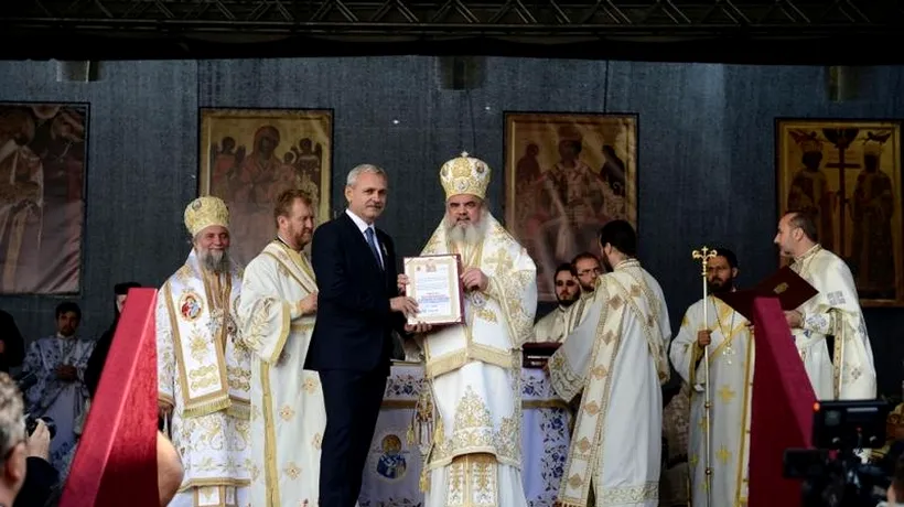 „Vrednic este. Liviu Dragnea a primit ordinul „Sfinții Martiri Brâncoveni din partea patriarhului Daniel