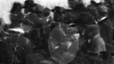 Susține că l-a găsit pe Lincoln într-o poză veche de 150 de ani. Este a doua din istorie