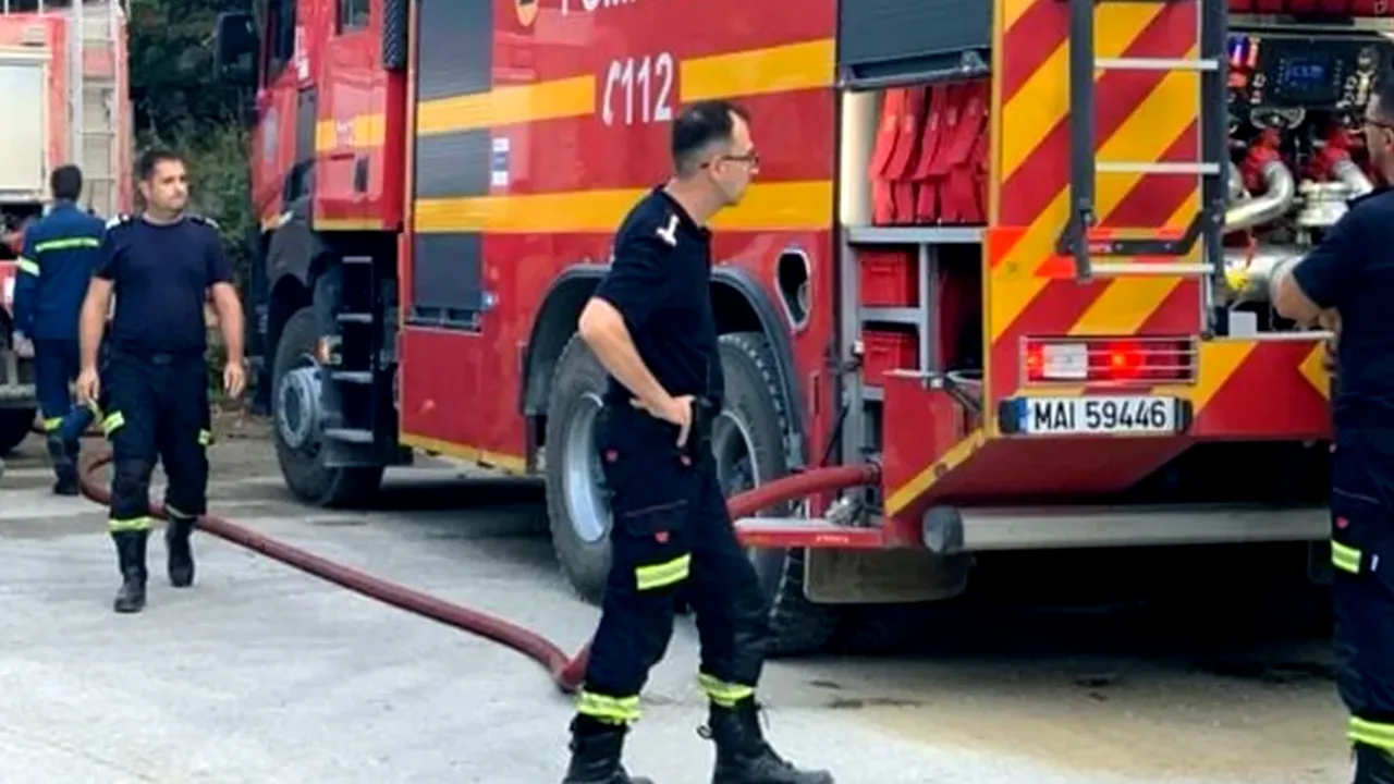 O explozie a avut loc într-un bloc din Râmnicu Sărat: Ar fi fost provocată de acumulări de gaz. Zeci de persoane s-au autoevacuat