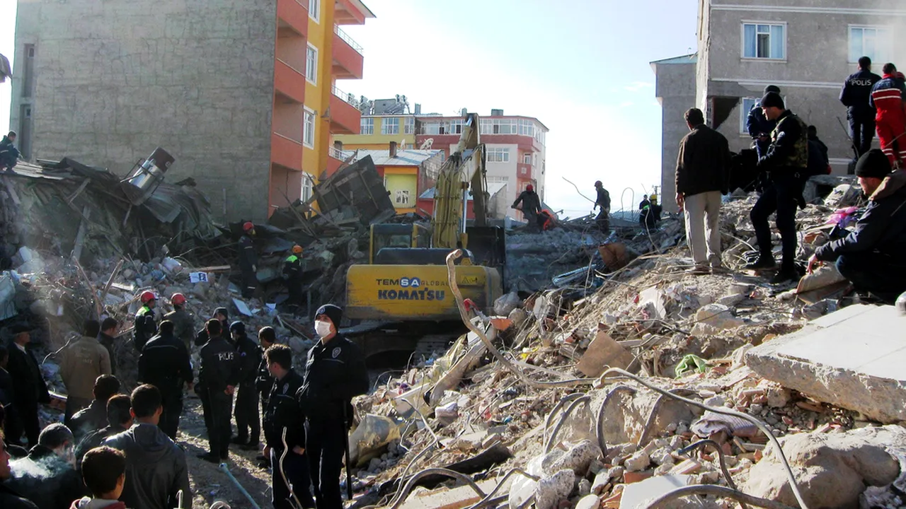 Mărturia cutremurătoare a unei ROMÂNCE din mijlocul dezastrului din Turcia: „Copiii s-au odihnit pe câmp, nu avem unde să ne ducem, nu avem pe nimeni”