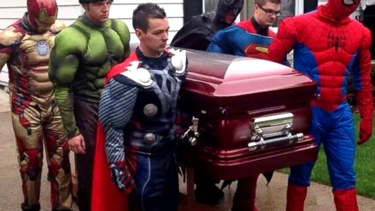 Cea mai tristă imagine cu supereroi. Fotografia care a făcut o lume întreagă să plângă 