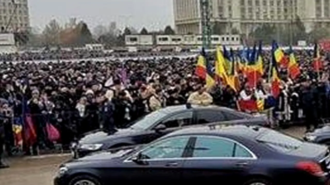 Știu, sunteți INVIDIOȘI că nu apucați și voi o TURĂ CU ELE! Preotul Eugen Tănăsescu, despre limuzinele prezente la sfințirea Catedralei Mântuirii Neamului
