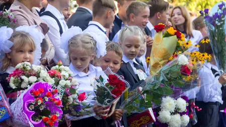 Peste 2,8 milioane elevi și preșcolari încep luni cursurile. Consiliul Elevilor îndeamnă la proteste