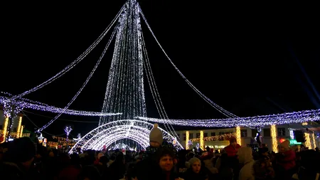 Orașul din România care se laudă cu cel mai mare brad de Crăciun din țară: va avea 42 de metri